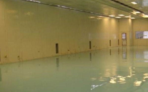 久治自流平环氧地坪中涂