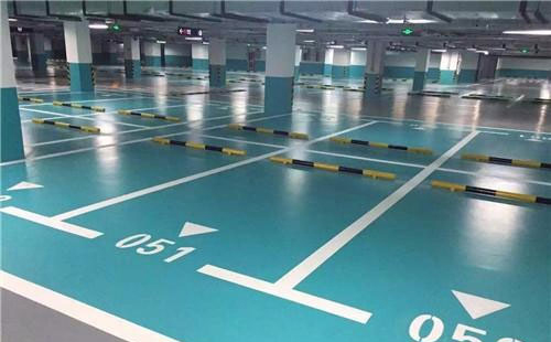 久治久治环氧地坪中涂：构筑坚固地面的关键环节